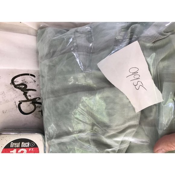 Vanheusen sz s plaid button front short sleeve shirt - Picture 6 of 7